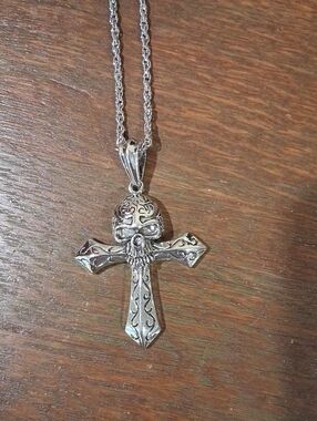 Silvertone Skull   Cross Pendant Necklace  Small Knot In Chain